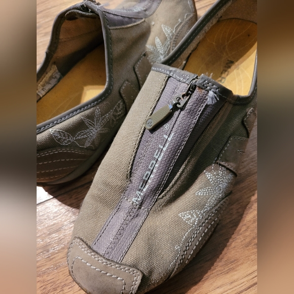 Merrell Shoes - Picture 4 of 5